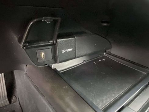 Used 2024 Toyota Camry SE image 19