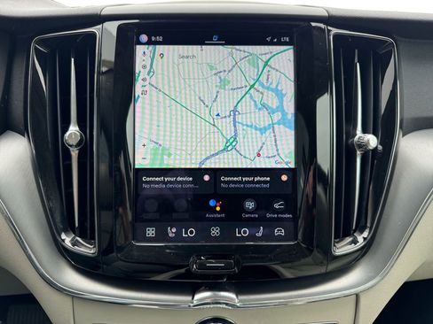 Certified 2023 Volvo XC60 B5 Core w/ Climate Package AWD/4WD image 19