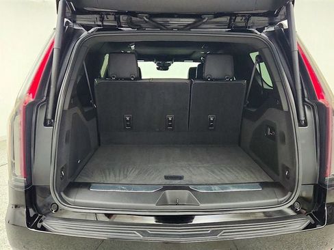 Used 2021 Cadillac Escalade ESV Premium Luxury w/ Performance Package AWD/4WD image 23