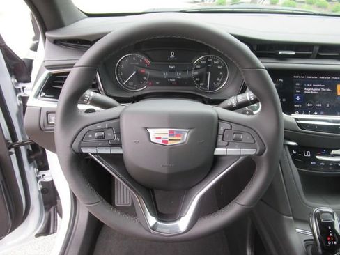 New 2025 Cadillac XT6 Luxury image 16