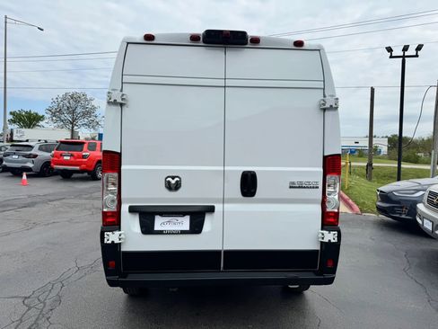Used 2024 RAM ProMaster 2500 w/ Convenience Group FWD image 4