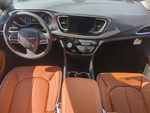 New 2026 Chrysler Pacifica Pinnacle image 13