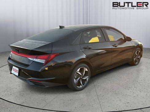 Used 2023 Hyundai Elantra SEL w/ Convenience Package image 5