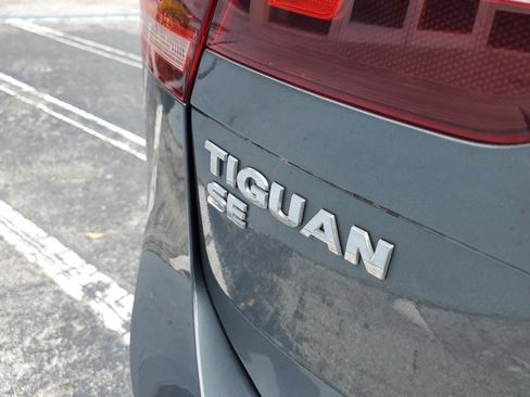 Used 2020 Volkswagen Tiguan SE image 11