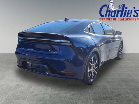 Used 2025 Toyota Prius Plug-In Hybrid image 4