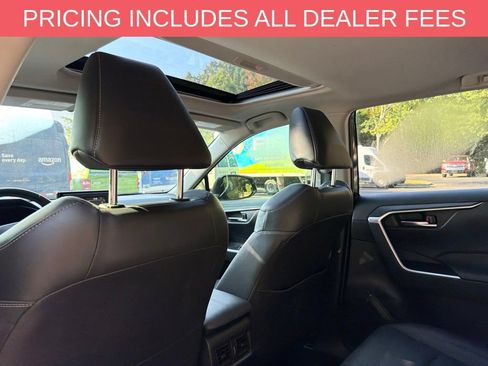 Used 2020 Toyota RAV4 XLE Premium FWD image 10