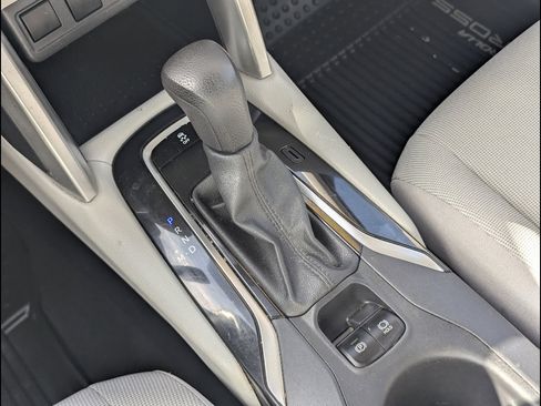 Used 2022 Toyota Corolla Cross L image 32