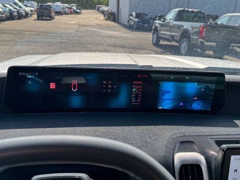 Used 2025 Ford Expedition Active AWD/4WD image 32