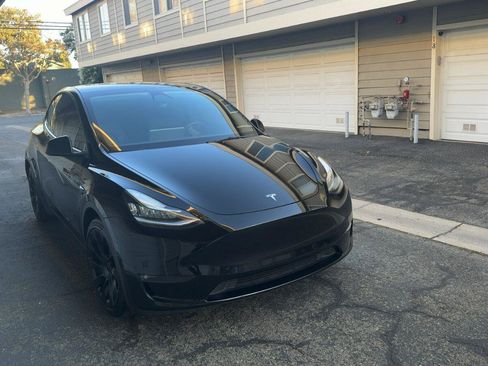 Used 2021 Tesla Model Y Long Range AWD/4WD image 4