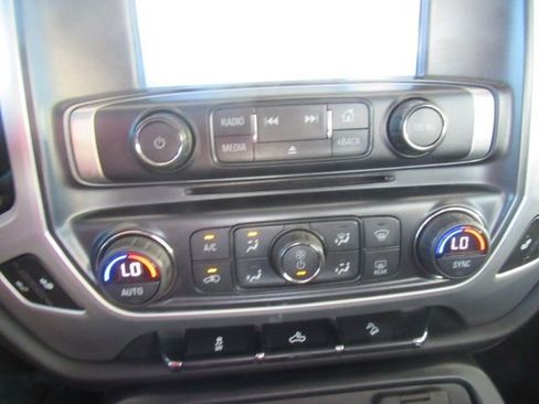 Used 2018 GMC Sierra 1500 SLE image 44