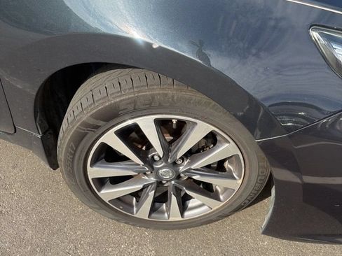 Used 2017 Nissan Altima 2.5 SV w/ Convenience Package FWD image 6