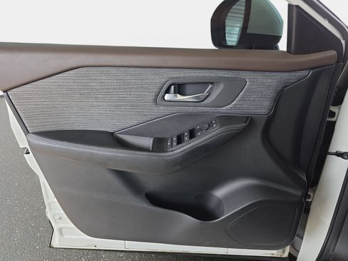 Used 2023 Nissan Rogue SV FWD image 25