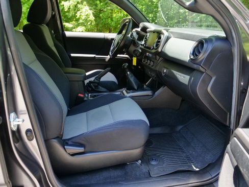 Used 2021 Toyota Tacoma TRD Off-Road w/ Blackout Package (TMS) AWD/4WD image 37
