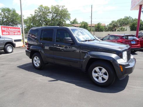 Used 2011 Jeep Liberty Sport image 1