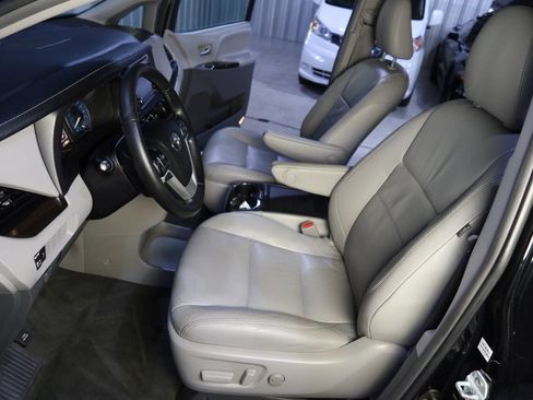 Used 2019 Toyota Sienna XLE 8 Passenger 4dr Mini Van image 20