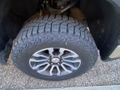 Used 2023 GMC Sierra 1500 AT4 w/ Technology Package image 12