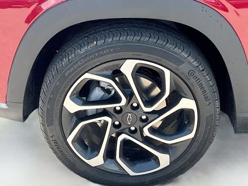 Used 2025 Chevrolet Trax RS w/ Sunroof Package FWD image 31