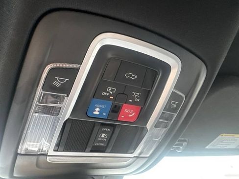 Used 2023 RAM 1500 Laramie AWD/4WD image 20