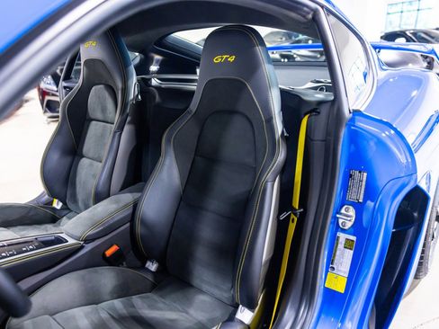 Used 2022 Porsche 718 Cayman GT4 RWD image 32
