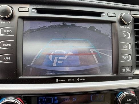 Used 2019 Toyota Highlander XLE AWD/4WD image 23