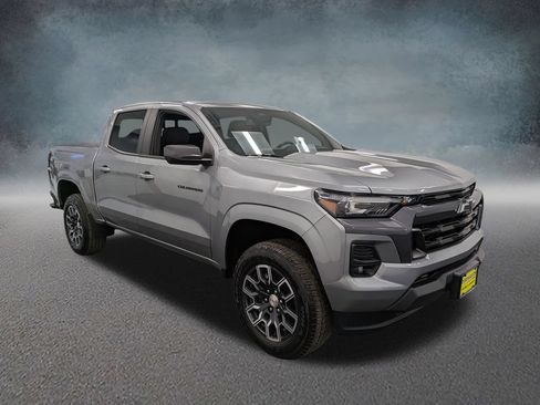 Used 2023 Chevrolet Colorado LT w/ LT Convenience Package III AWD/4WD image 3