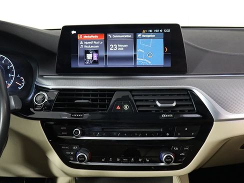 Used 2019 BMW M550i xDrive image 28