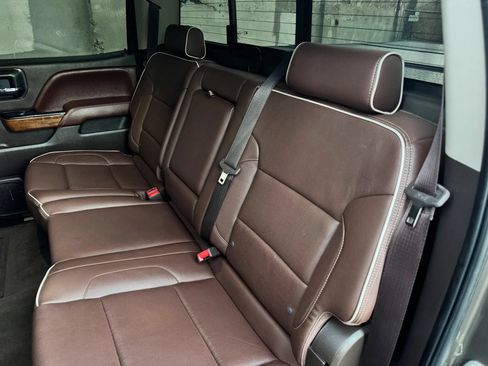 Used 2015 Chevrolet Silverado 1500 High Country w/ High Country Premium Package AWD/4WD image 28