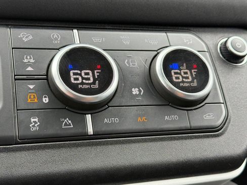 Used 2023 Land Rover Defender 110 SE AWD/4WD image 19