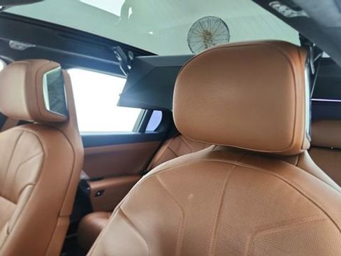 Used 2023 BMW 740i w/ Executive Package image 35