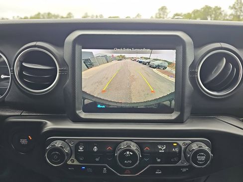 Used 2023 Jeep Wrangler Unlimited Sahara w/ Cold Weather Group image 27