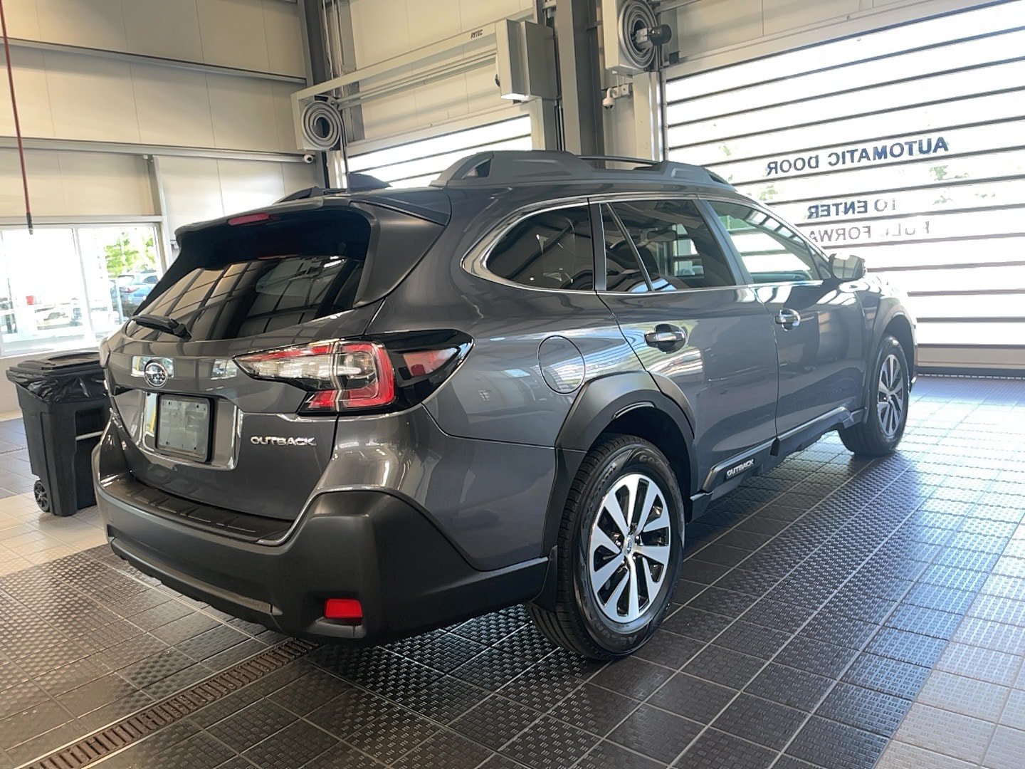 Used 2024 Subaru Outback Premium AWD/4WD image 17