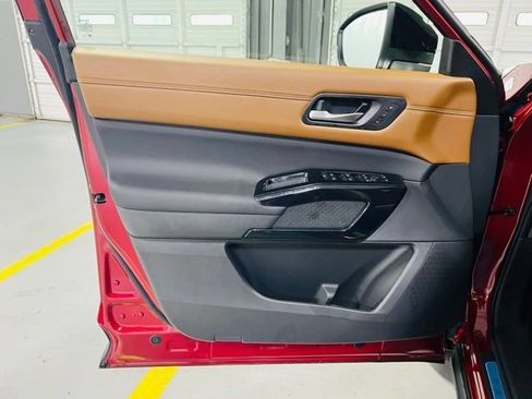 New 2026 Nissan Pathfinder Platinum FWD image 25