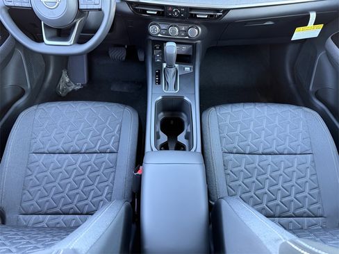 Used 2025 Nissan Kicks SV image 16