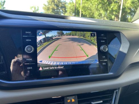 Certified 2023 Volkswagen Taos SE w/ Panoramic Sunroof Package FWD image 22