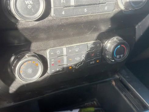 Used 2019 Ford F250 XLT w/ XLT Premium Package AWD/4WD image 16