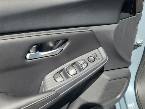 Used 2025 Nissan Sentra SV FWD image 17