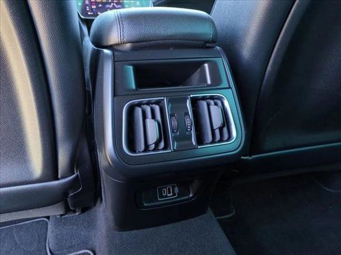 Used 2024 Maserati Grecale GT image 17