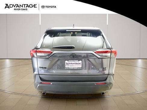Used 2021 Toyota RAV4 LE AWD/4WD image 6