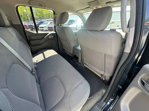 Used 2016 Nissan Frontier SV w/ SV Value Truck Package AWD/4WD image 12