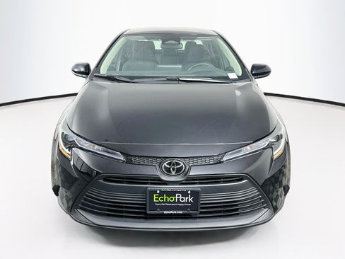 Used 2025 Toyota Corolla LE FWD image 2