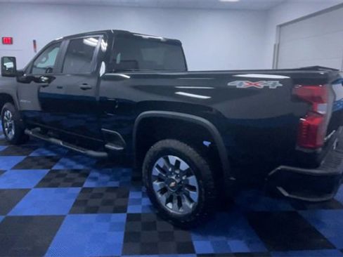 Used 2022 Chevrolet Silverado 2500 Custom w/ Custom Value Package image 6