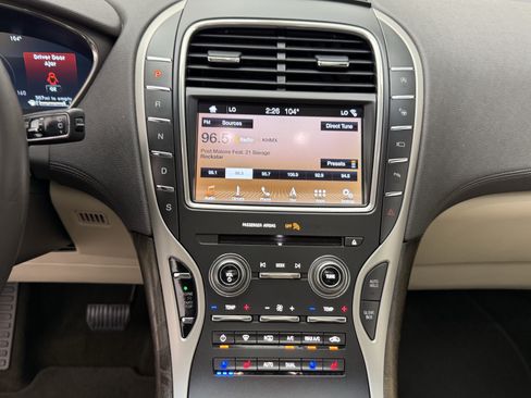 Used 2019 Lincoln Nautilus Reserve FWD image 19