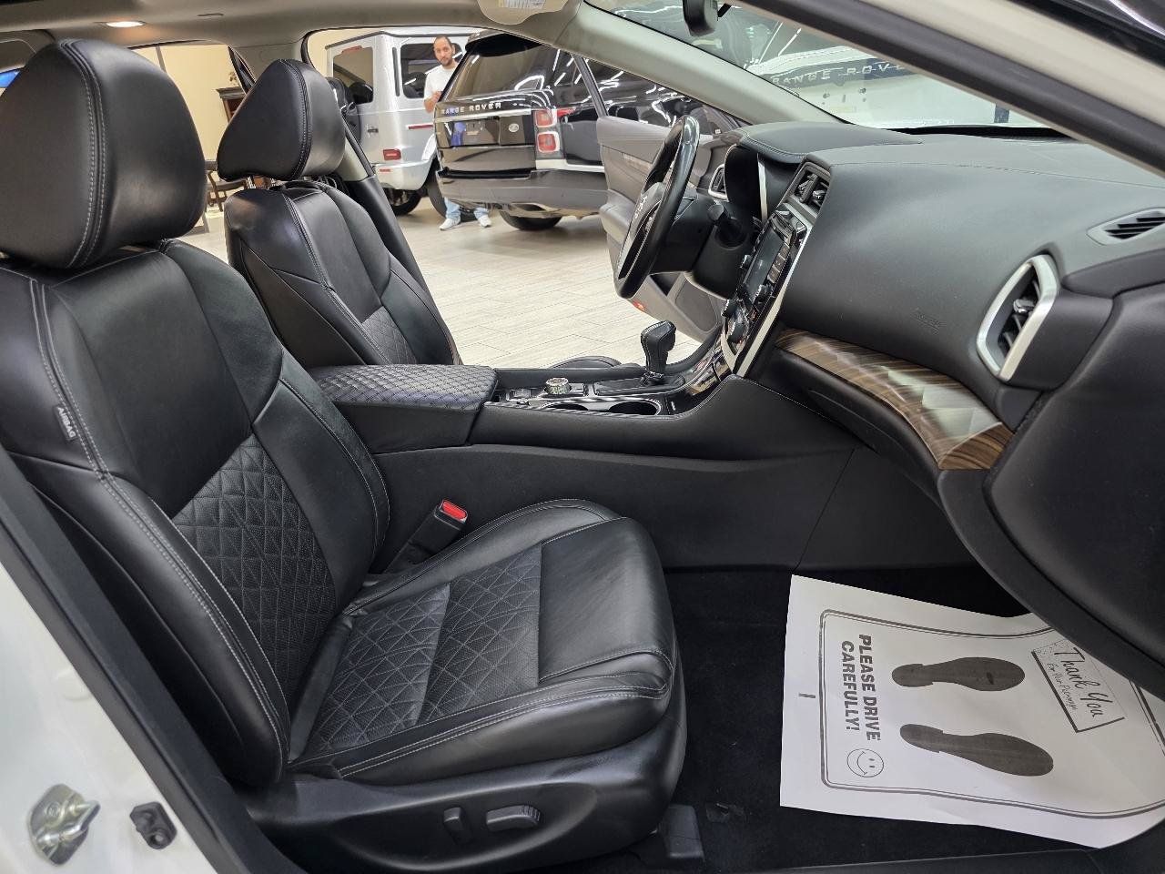 Used 2017 Nissan Maxima Platinum w/ Interior Lighting Package FWD image 19