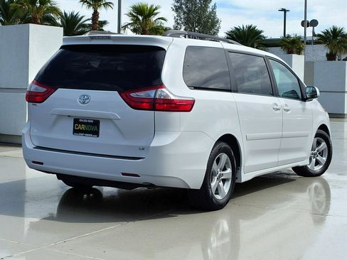 Used 2019 Toyota Sienna LE w/ Carpet Mat Package image 8