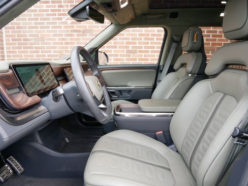 Used 2022 Rivian R1T Adventure image 6