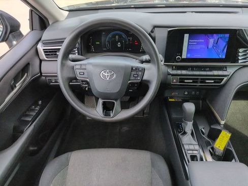 Used 2025 Toyota Camry LE FWD image 18