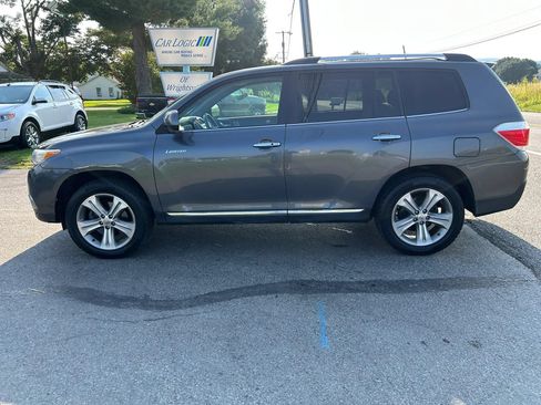Used 2011 Toyota Highlander Limited w/ Tow Pkg AWD/4WD image 5