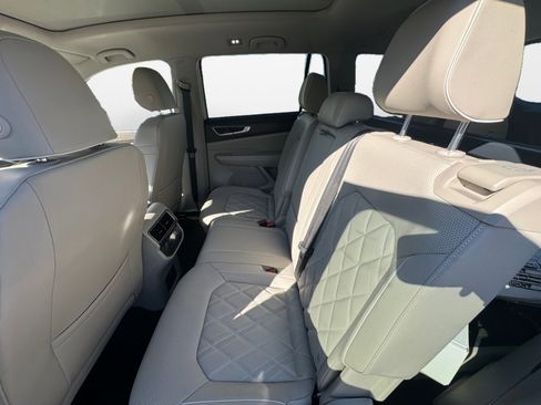 Used 2024 Volkswagen Atlas SEL Premium R-Line image 13