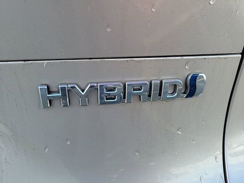 Used 2021 Toyota Venza LE image 19