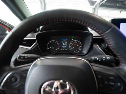 Used 2025 Toyota Corolla Cross AWD Hybrid w/ Moonroof Package image 15